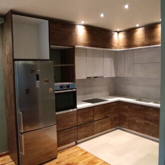 Kitchen 6 Κουζίνα σε καφέ & γκρι αποχρώσεις, κατασκευασμένη από το επιπλοποιείο μας Wood Design Πάτσης στην Πτολεμαΐδα.