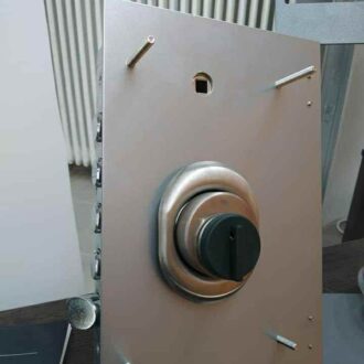 Lock 9 Αλλαγή κλειδαριάς και μύλου από το επιπλοποιείο Wood Design Πάτσης στην Πτολεμαΐδα.